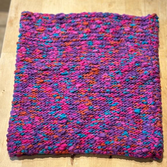 Handmade knitted infinity cowl in soft wool - Picture 2 of 3
